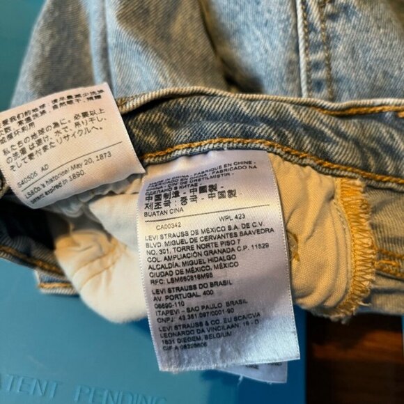 Levi 501 28 Light Wash Cutoff Shorts - Picture 3 of 5